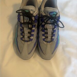 Nike Air Max 95
Wolf Grey Grape